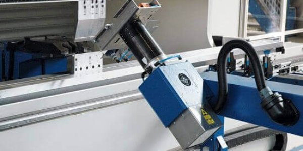 Biegeroboter biegen Blechteile automatisch - im Einsatz bei der Meyer BlechTechnik AG in Grosswangen