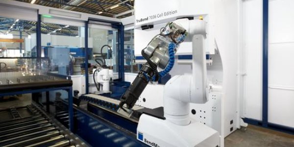 Biegeroboter biegen Blechteile automatisch - im Einsatz bei der Meyer BlechTechnik AG in Grosswangen