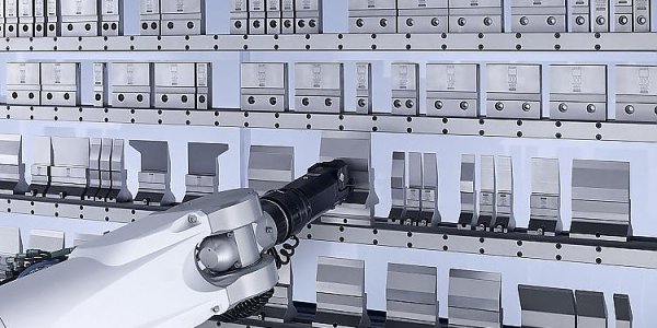 Biegeroboter biegen Blechteile automatisch - im Einsatz bei der Meyer BlechTechnik AG in Grosswangen
