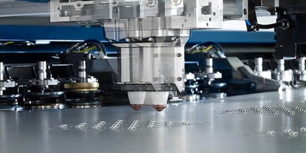 Stanz-Laser Kombi Anlagen TruMatic7000 von Trumpf - 3 Anlagen im Einsatz bei Meyer BlechTechnik AG in Grosswangen und Brittnau