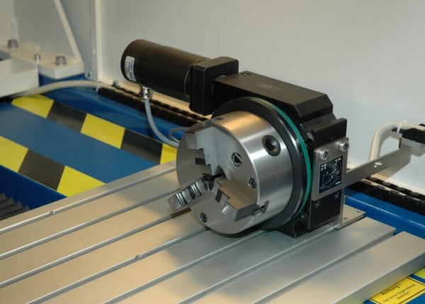 Laserbeschriften von BlechTeilen bei der Meyer BlechTechnik AG in Grosswangen - auch runde Teile mit der Drehvorrichtung