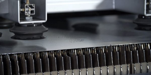 Diverse Laser von Trumpf im Einsatz bei der Meyer BlechTechnik AG in Grosswangen und Brittnau - Blechteile effizient lasern dank hoher Automatisierung
